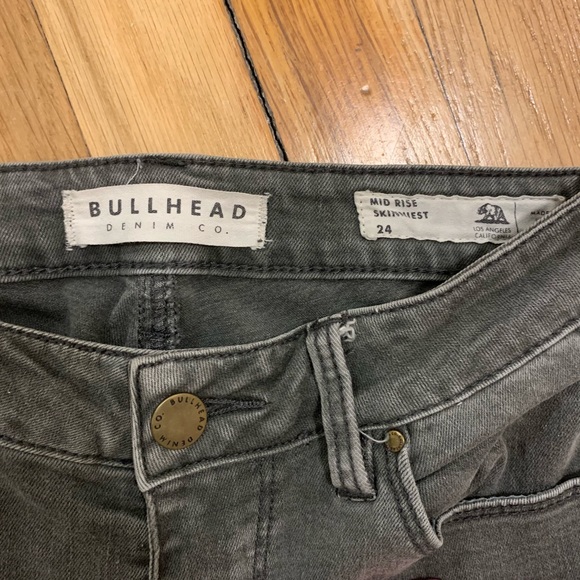 Bullhead Midrise skinniest jeans - Picture 3 of 3